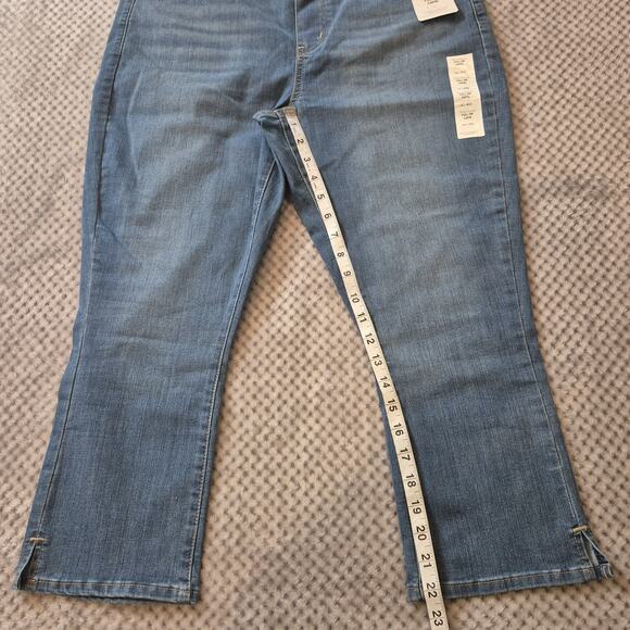 Levi's Signature Gold Jeans Womens 14/32 Blue Pull-On Capri Slimming Denim NWT - Picture 5 of 10